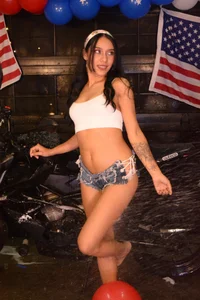 AmaliaCrus Stars, stripes… and a little bit of spice 😘🎆 Pic 3