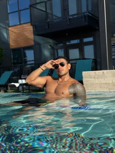 WillSandler: Pool Day ( 3 фото)