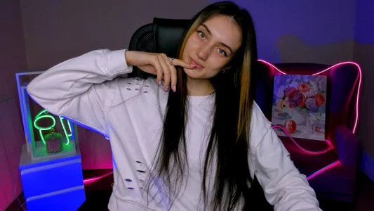 olivianorton shy🙌🏻 Pic 4