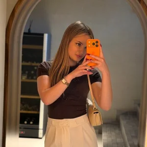 KristinaWells Public  2টি ছবি