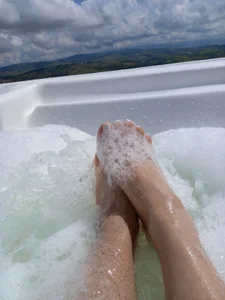 Feet happy de katt_giraldo1  2 Imagens