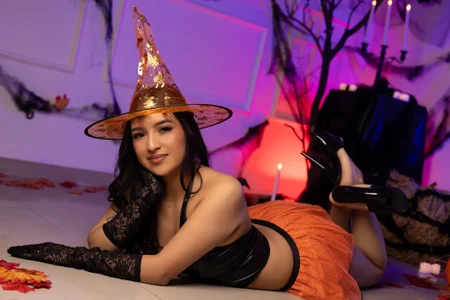 NaomyCollins__ Under My Spell 🔮 Happy hallowen 🎃 사진 2