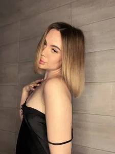 BootyTrishaのundress meの 2枚の写真