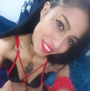 zara_blaze_ kiss Pic