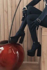 ViolettHansson kullanıcısının I like being a concept 👠🍒 albümü -  2 fotoğraf