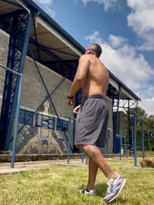 MrGoldenBoy777 Outdoor Sports Pic 7
