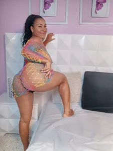 OliviaBurning sexy ebony Immagine  7