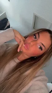 SexyWillowUk Public Pic 5