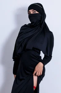 Jasmin_hamdan Sometimes temptation takes the form of a message Immagine  2