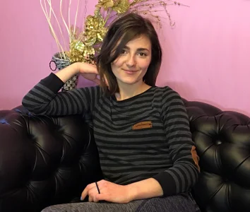 Amolly Public Pic 6
