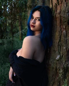 Amy_Parkker: Amy in the woods 🌎 ( 2 фото)