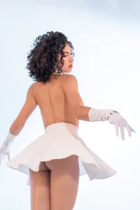 allicemackenzie Lift my white skirt 🤍🤍🤍 Pic 2