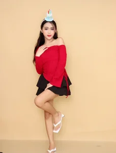 Lucy-penelope Public Pic 2