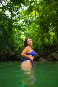 Mommy-Hot sexy mommy in the lake Pic 4