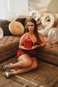 roxie_gates_ kullanıcısının HBD TO ME!!🎂 albümü -  5 fotoğraf