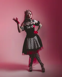 Evangelyne_1 RED QUEEN Foto