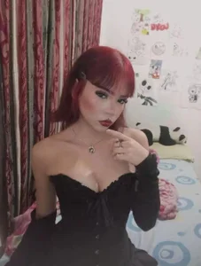 megann_red_ me Gambar