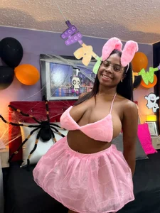 KatieGomez Bunny chocolate bby 🐰🍫  2. fénykép