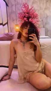 CleoDemon "Hello handsome...I hope you like my pictures 🥵. Gambar 3