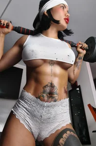 gym white od juliane_sweer1  2 snímek