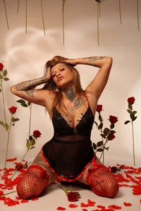 dakota_stream san valentin 💝❤️  6টি ছবি