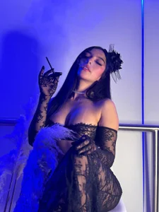 Victoria_Watsson: INDOMITABLE 🖤✨ ( 4 фото)