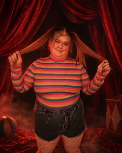 Mia_Ray Chucky came over to play 🎃 Pic 3