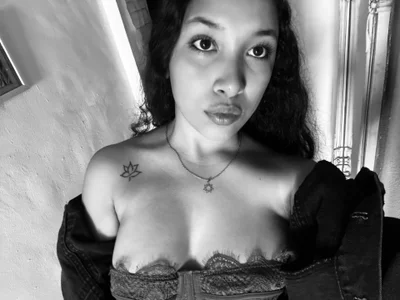 Latina_26 Public Pic 3