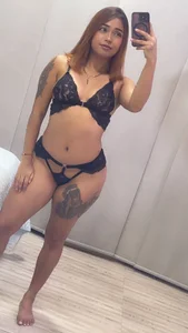 gemma_smのExploring every corner of your body is my wildest desire 🍒👅🎀💖🔥の 2枚の写真