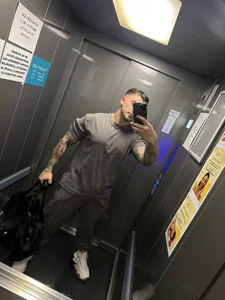 JonmusclemasterのPublicの 2枚の写真