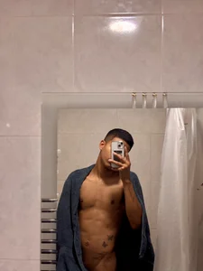 damian_delux A shower after work Pic 2