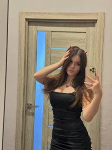JeniceSourwine Straight from the underworld... just for you 🖤 Pic 2