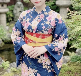 wife-seiso Public Pic 2