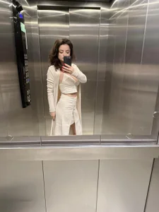 LilithDaughter: Elevator to elegance: wrapped in cream, dripping in confidence! ( фото)