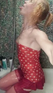 Alexa_Cosmic Wetlook 09. Bathing in red stocking, red panties and red polka dot dress... Foto 4