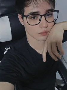 Public de aiden_dwayne  Imagens