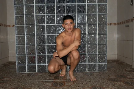 ALAN_SANTHOS PUBLIC SHOWERS Hình