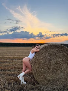 farm fantasy-Tease Edition 🔥🔥 de zoey_marie  9 photos