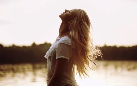 BettyBlondy Public Pic 3