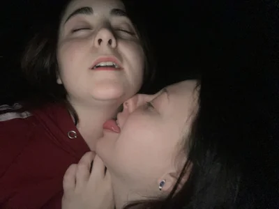 hug and kisses 💋 od nahida77  8 snímek