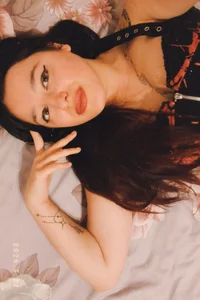 EmmaWillow Public Foto 4