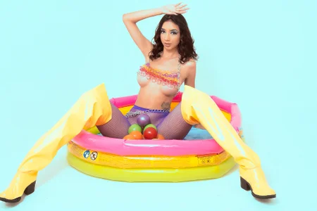 LillyThompson P O P Immagine  2