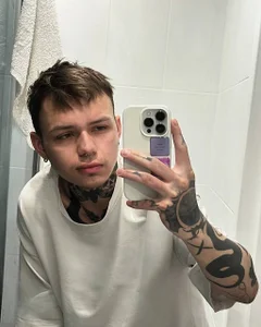 EliVoss Public Poză