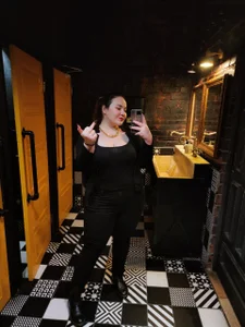 Eleonor_Tess Public Pic 9