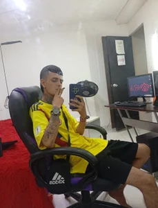 benjamin_anthony SMOKE 😎🍀  2টি ছবি