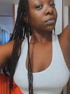 SashaVixen1985 Public Pic 4