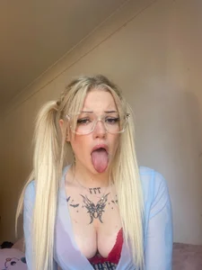 tattedteenslut's photo