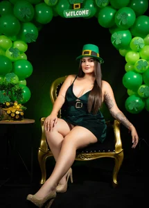 ellarosee_ lucky and sexy elf💰💚 Pic 3