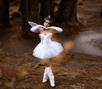 ElleGisellee READY FOR YOUR FAIRY DUST? 🧚🏽‍♀️ Foto 5