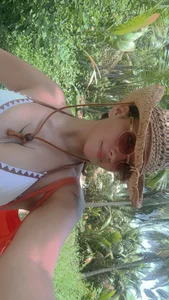 Little_Swan: I LOVE THE BEACH, RIVERS, AND NATURE 🌿🌴 ( 6 фото)
